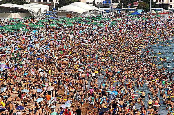 ImgX%2FHumanOverpopulation%2FChina%2FChina overpopulated beach 1