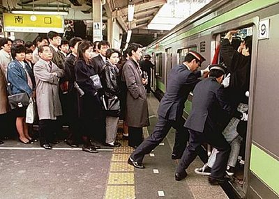 Voyagers pushed into overpopulated crowded subway train