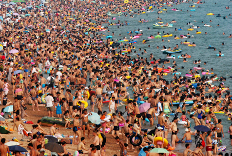 China overpopulated beach 2