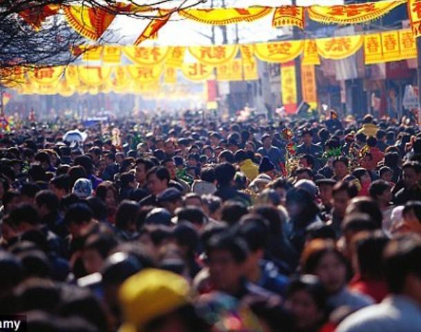 overpopulated street